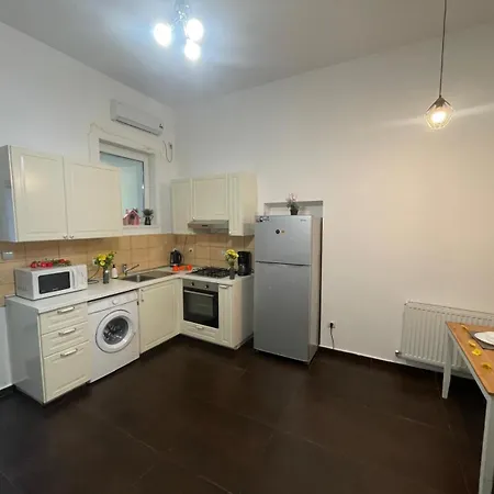 One Big Bedroom In The Heart Of Old Town *